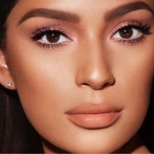 Nude lipstick